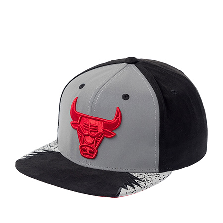 Бейсболка MITCHELL NESS арт. HHSS1102-CBUYYPPPGYBK Chicago Bulls NBA (серый / черный)