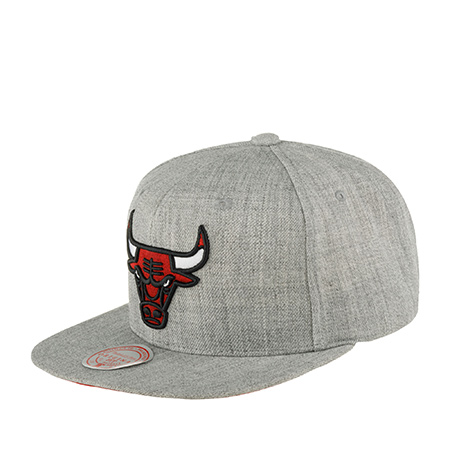Бейсболка MITCHELL NESS арт. HHSS3272-CBUYYPPPGYHT Chicago Bulls NBA (светло-серый)