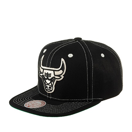 Бейсболка MITCHELL NESS арт. HHSS7347-CBUYYPPPBLCK Chicago Bulls NBA (черный)