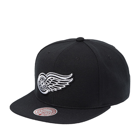 Бейсболка MITCHELL NESS арт. HS8545-DRWBLCK Detroit Red Wings NHL (черный)