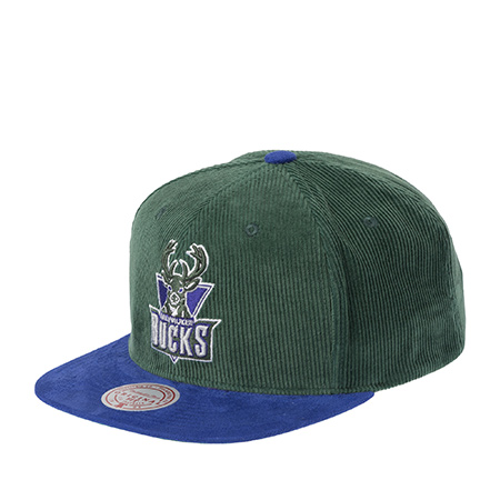 Бейсболка MITCHELL NESS арт. HS10048-MBUGREN Milwaukee Bucks NBA (зеленый / фиолетовый)