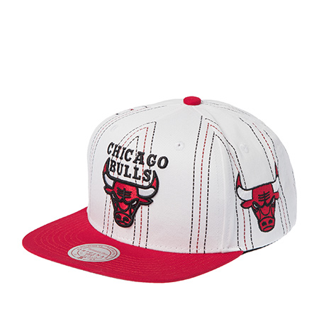 Бейсболка MITCHELL NESS арт. HS11452-CBUWHIT Chicago Bulls NBA (красный / белый)